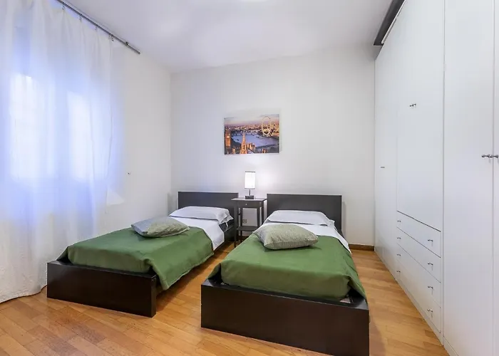 Guesthost - Cozy Near Margherita Gardens!