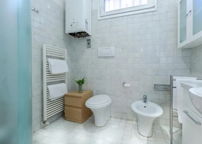 Apartment Guesthost - Cozy Near Margherita Gardens! Bologna