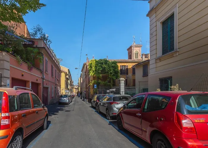 Apartment Guesthost - Cozy Near Margherita Gardens! Bologna